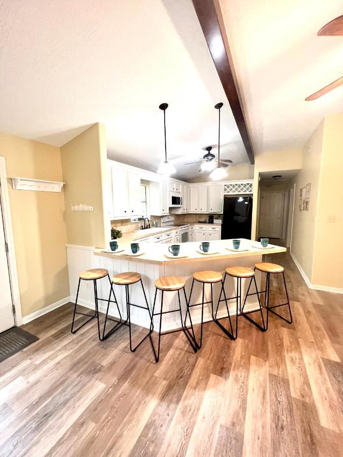 2 Bdrm Treehouse Hideout- Lake Conroe With Boat Ramp 몽고메리 외부 사진
